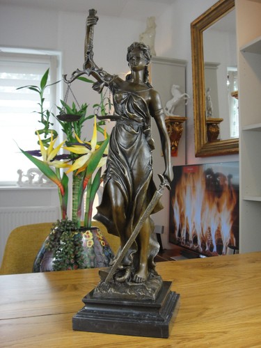 Bronze marmor justitia statue - bronze,